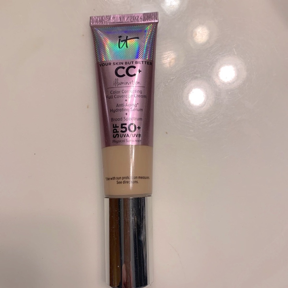 IT cosmetics anti-aging cc illuminating cream